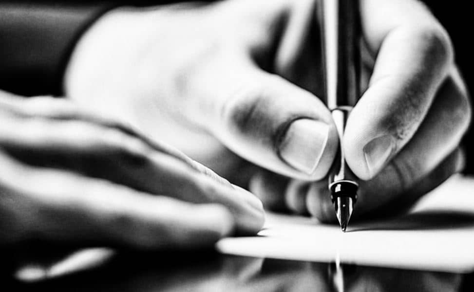 Comment bien rédiger des lettres de condoléances ?